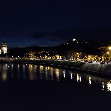 Across The River And Into The Trees Verona Exteriér fotografie