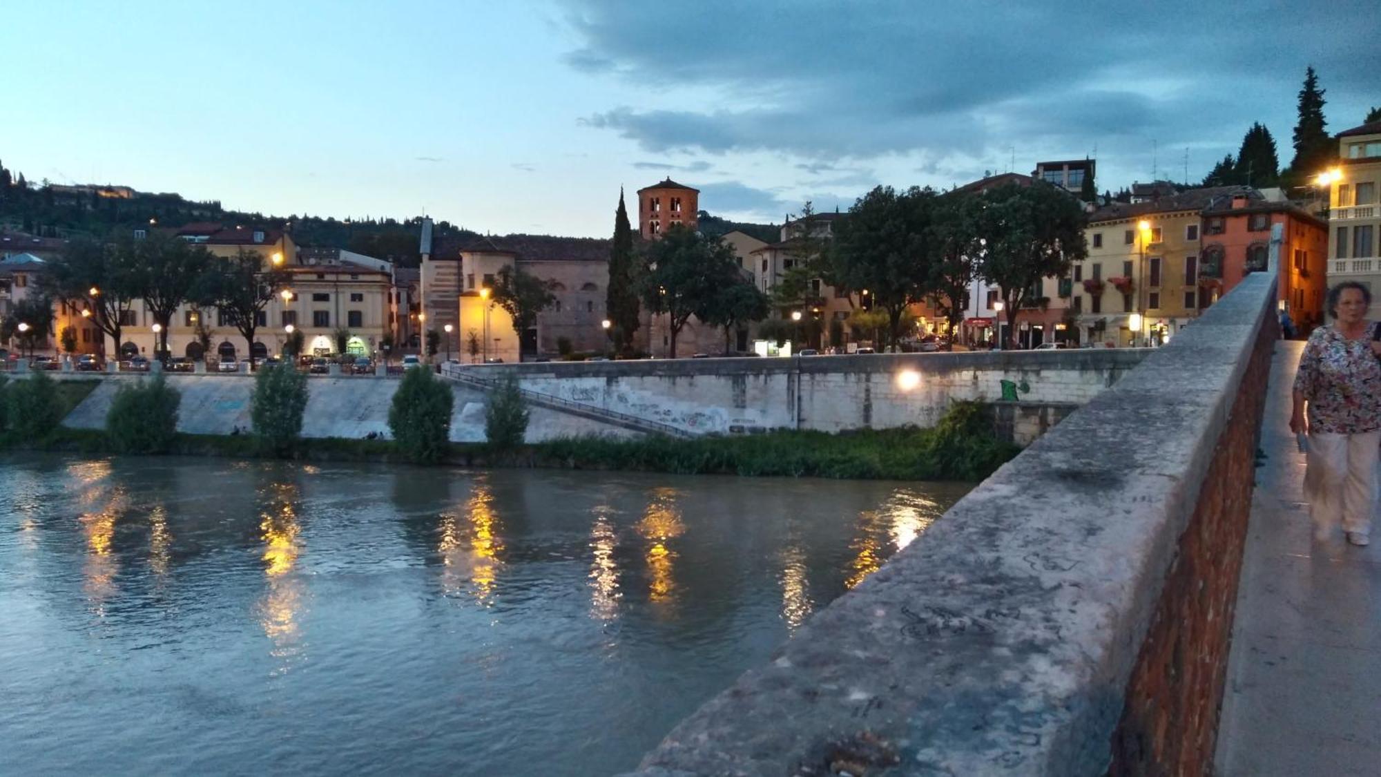 Across The River And Into The Trees Verona Exteriér fotografie