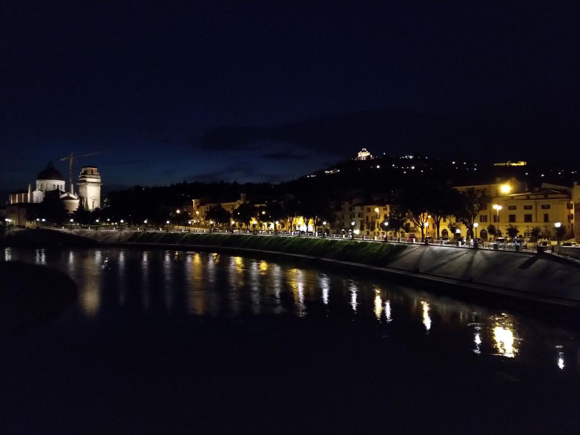 Across The River And Into The Trees Verona Exteriér fotografie